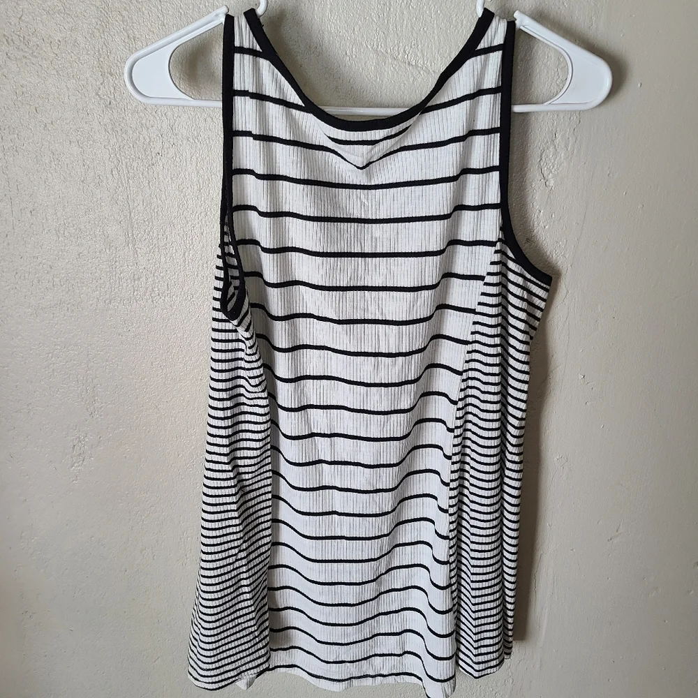 Motherhood Maternity Basic Tops Bundle - Picture 3 of 11